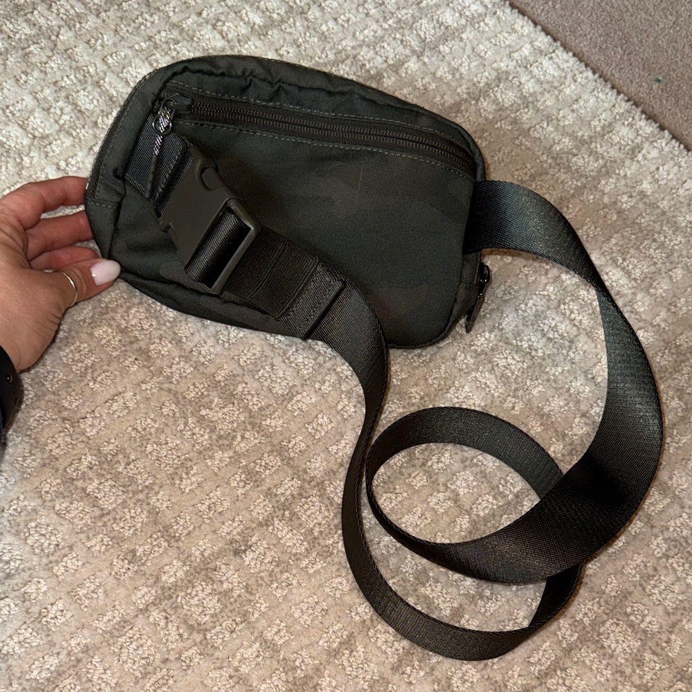 Lululemon Camo Everywhere Belt Bag 1L - Picture 5 of 9